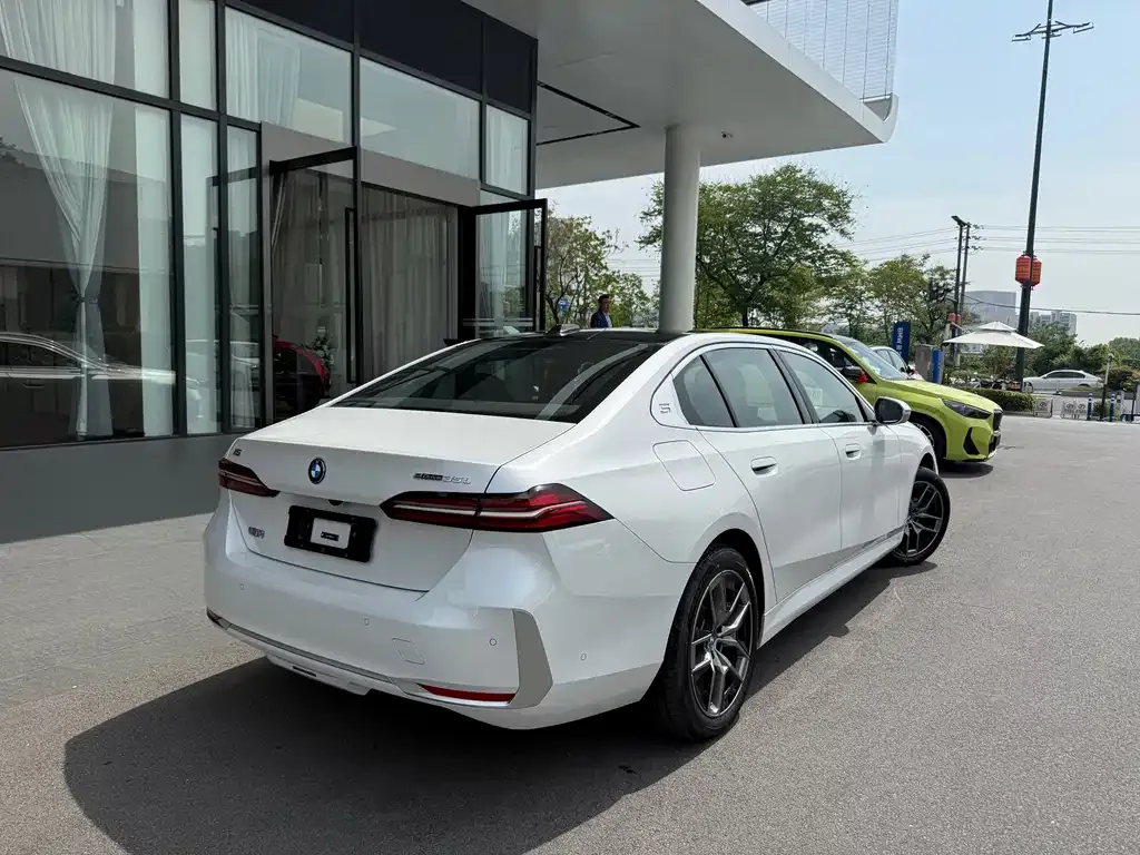 BMW i5 2025 из CN, фото 5