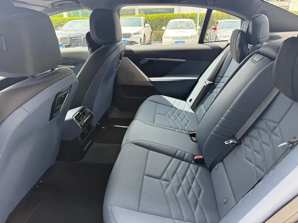 BMW i5 2025 из CN, фото 7