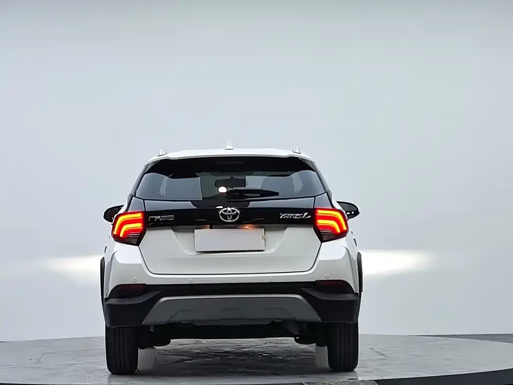 Toyota Yaris L — фото 7