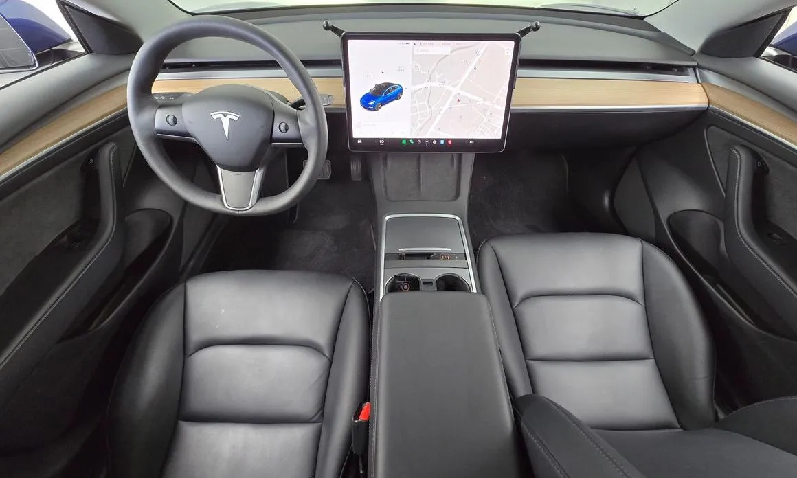 Tesla Model 3 2021 из KR, фото 3