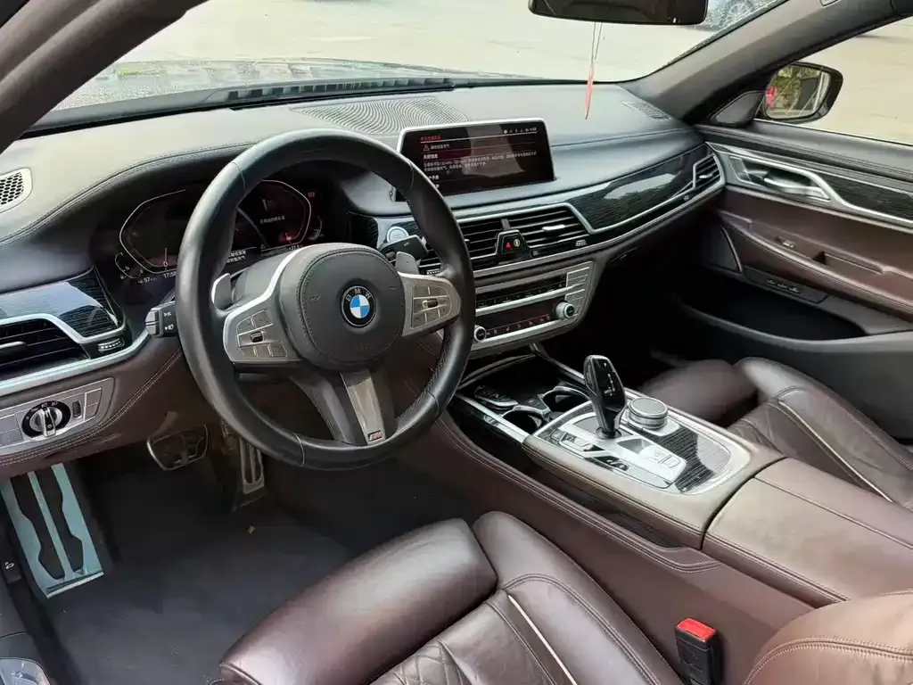 BMW 7 Series 2022 из CN, фото 3