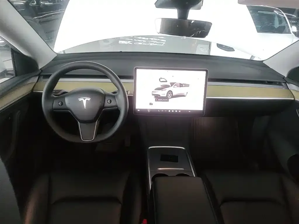 Tesla Model Y — фото 2