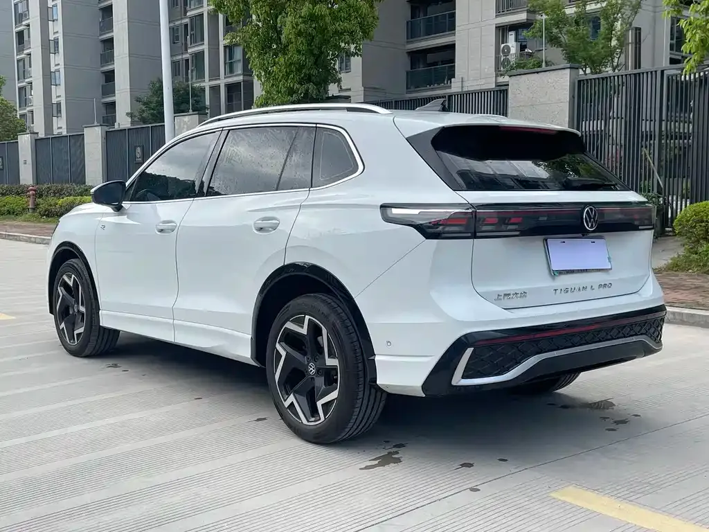 Volkswagen Tiguan L — фото 9