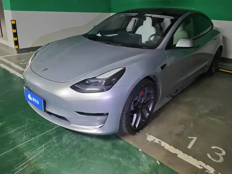 Tesla Model 3 — фото 1