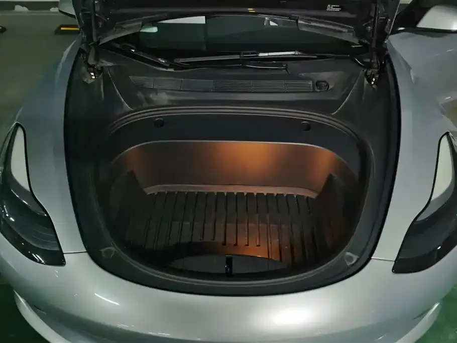 Tesla Model 3 — фото 9