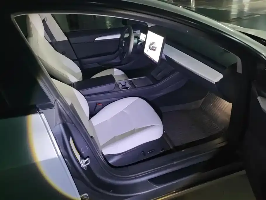 Tesla Model 3 — фото 4
