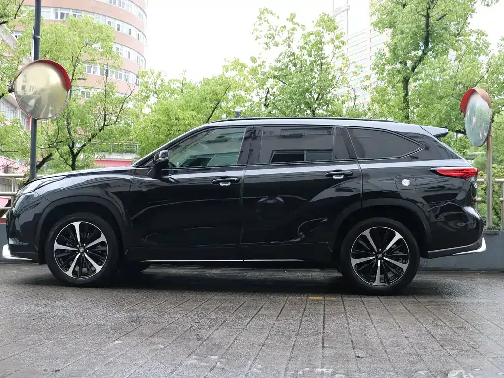 Toyota Crown Kluger 2023 из CN, фото 8