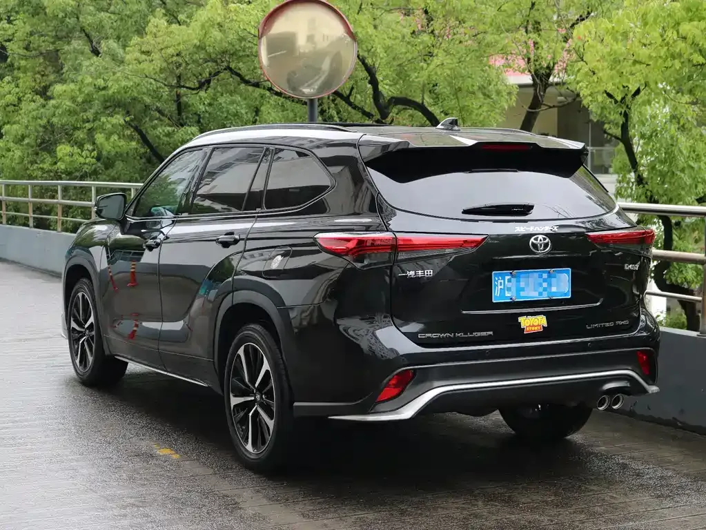 Toyota Crown Kluger 2023 из CN, фото 10