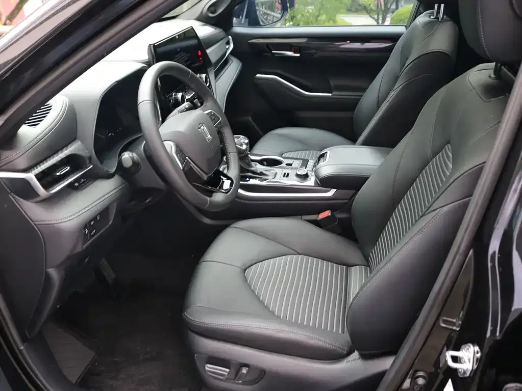 Toyota Crown Kluger 2023 из CN, фото 9