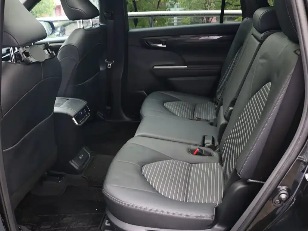 Toyota Crown Kluger 2023 из CN, фото 2