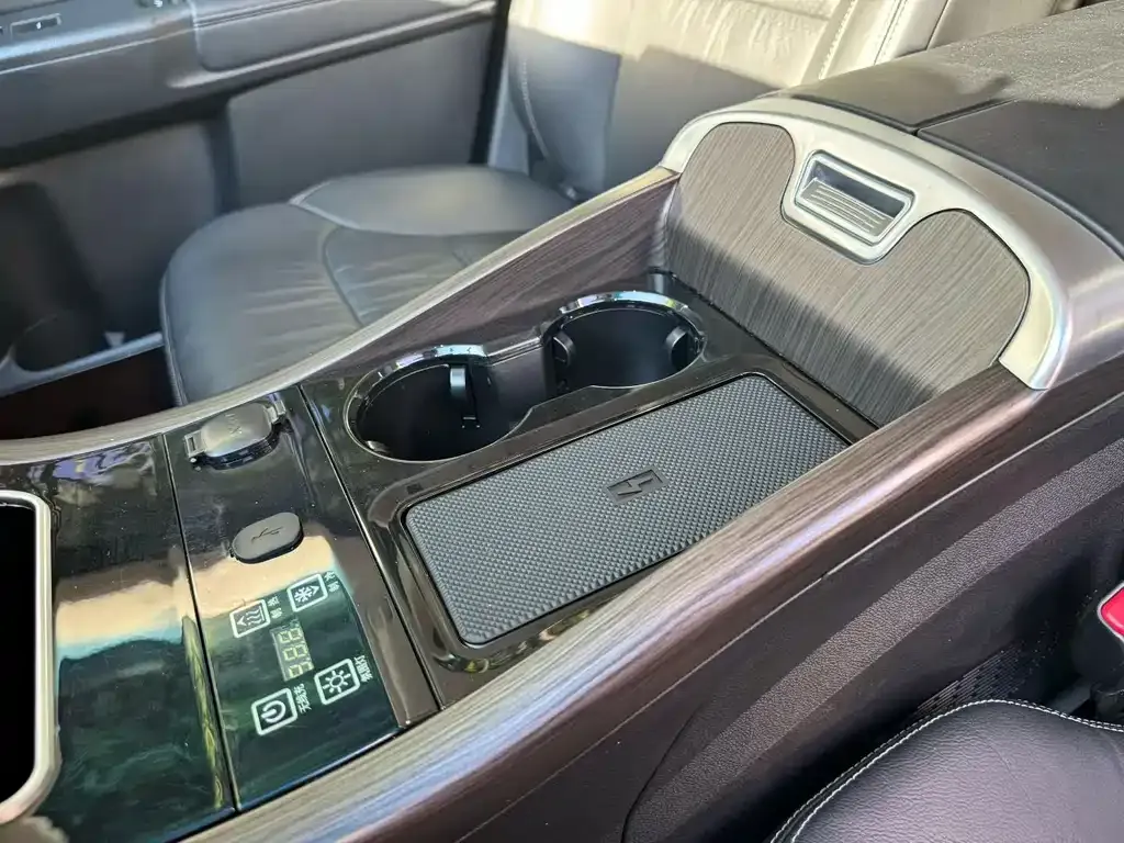 Honda Elysion 2021 из CN, фото 6