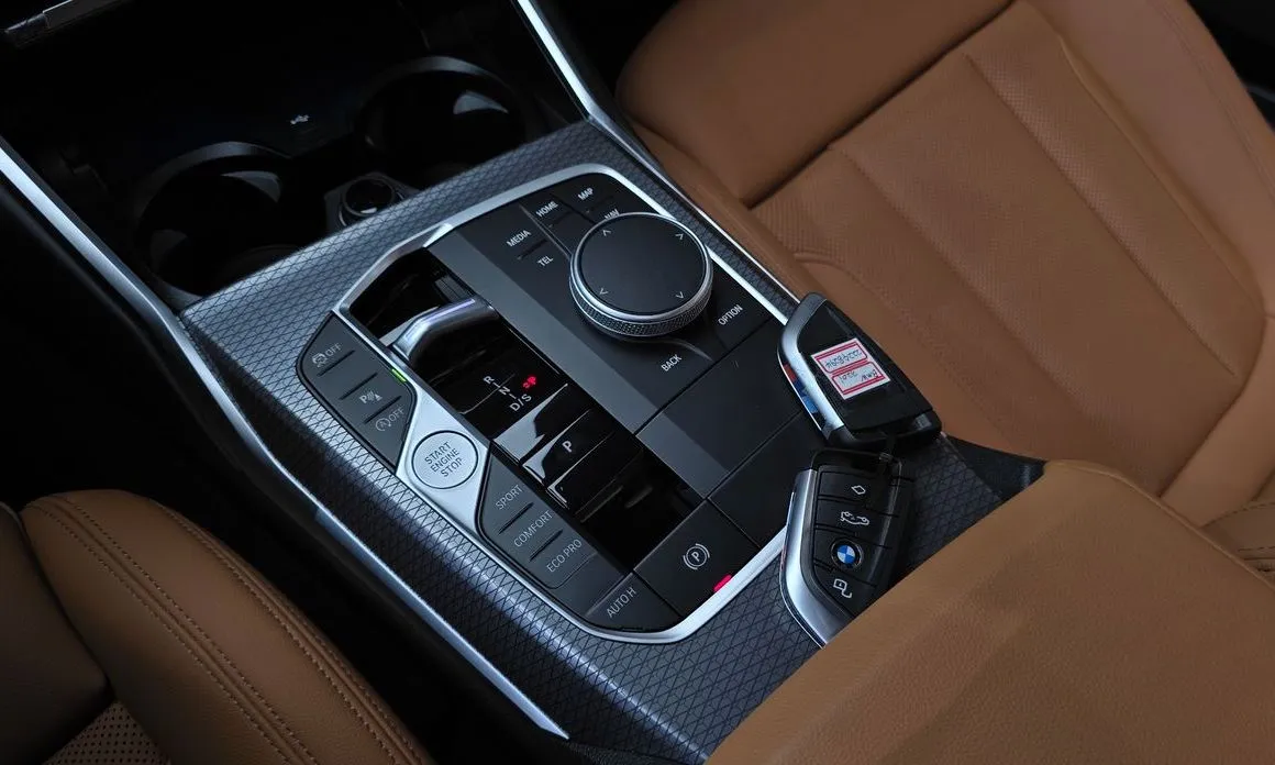 BMW 3-Series 2025 из KR, фото 5