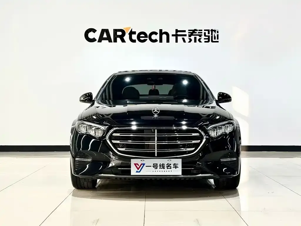 Mercedes-Benz E-Class — фото 1