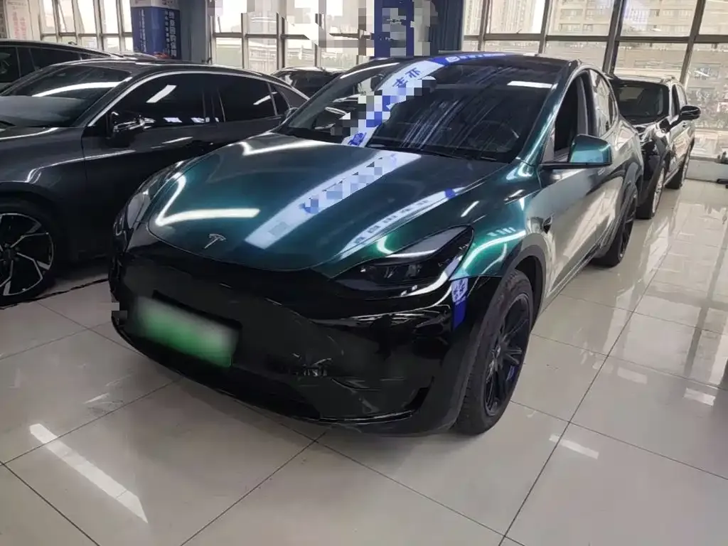 Tesla Model Y — фото 1