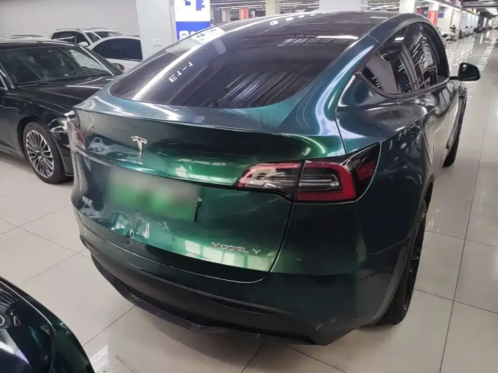 Tesla Model Y — фото 10