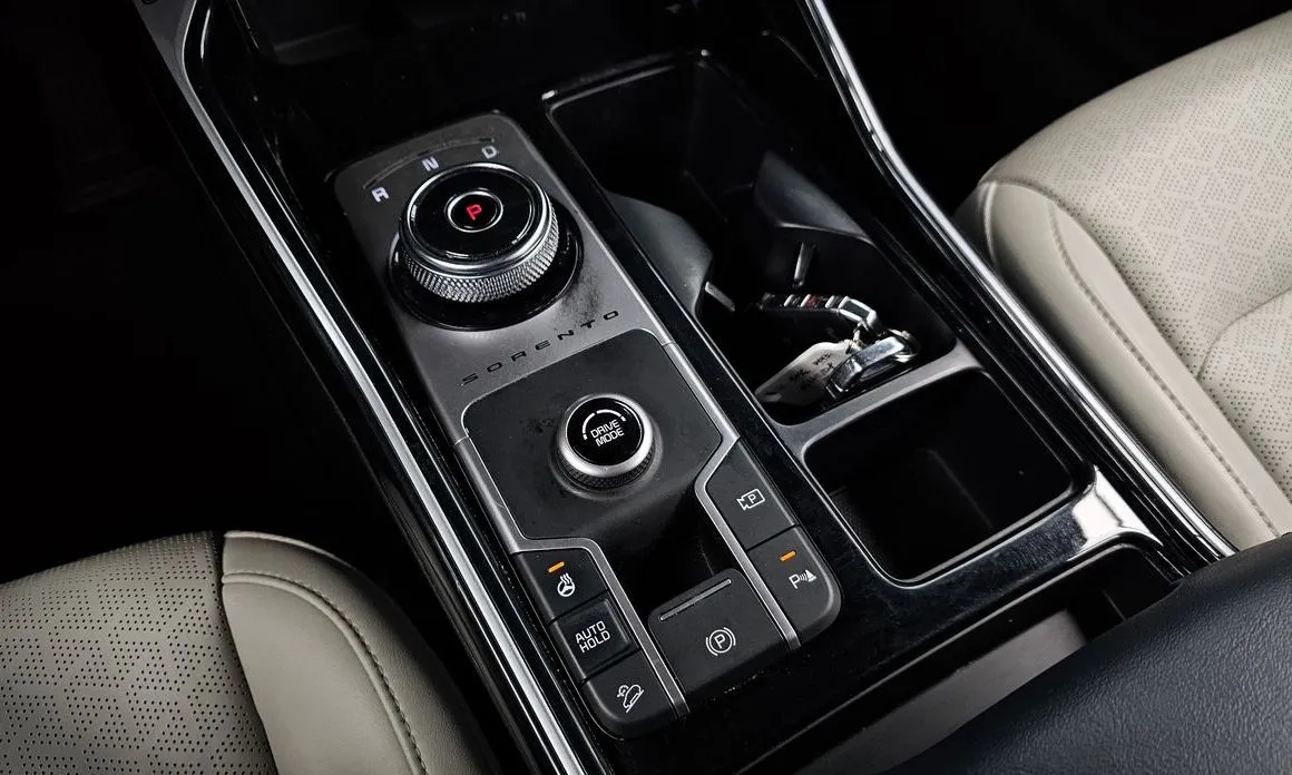 Kia Sorento — фото 8