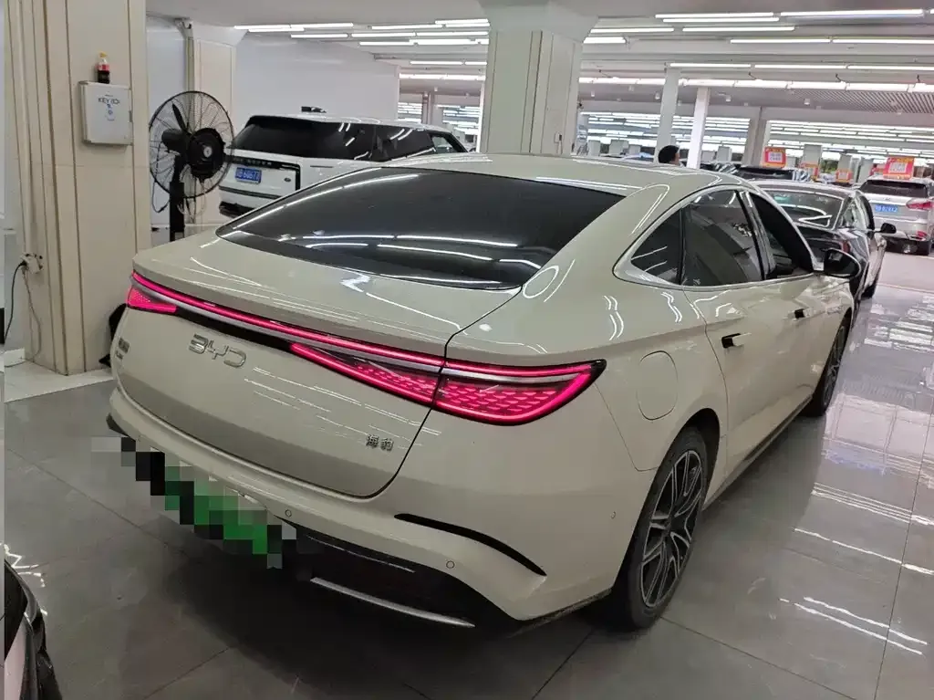 BYD Seal — фото 7