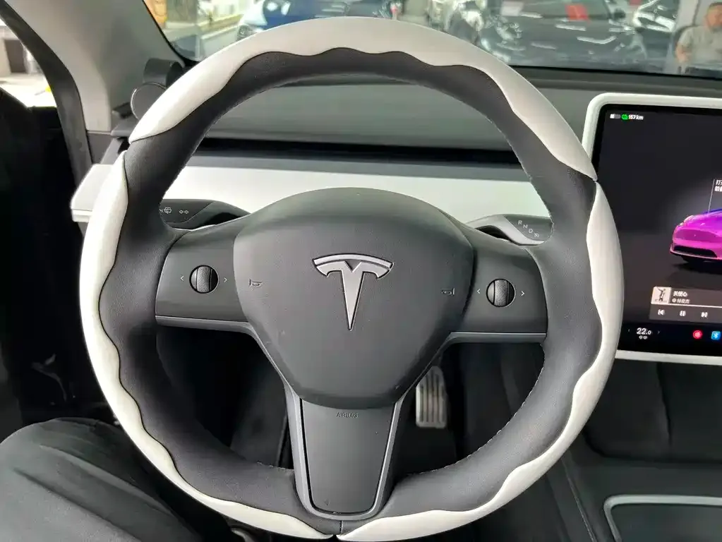 Tesla Model Y — фото 4