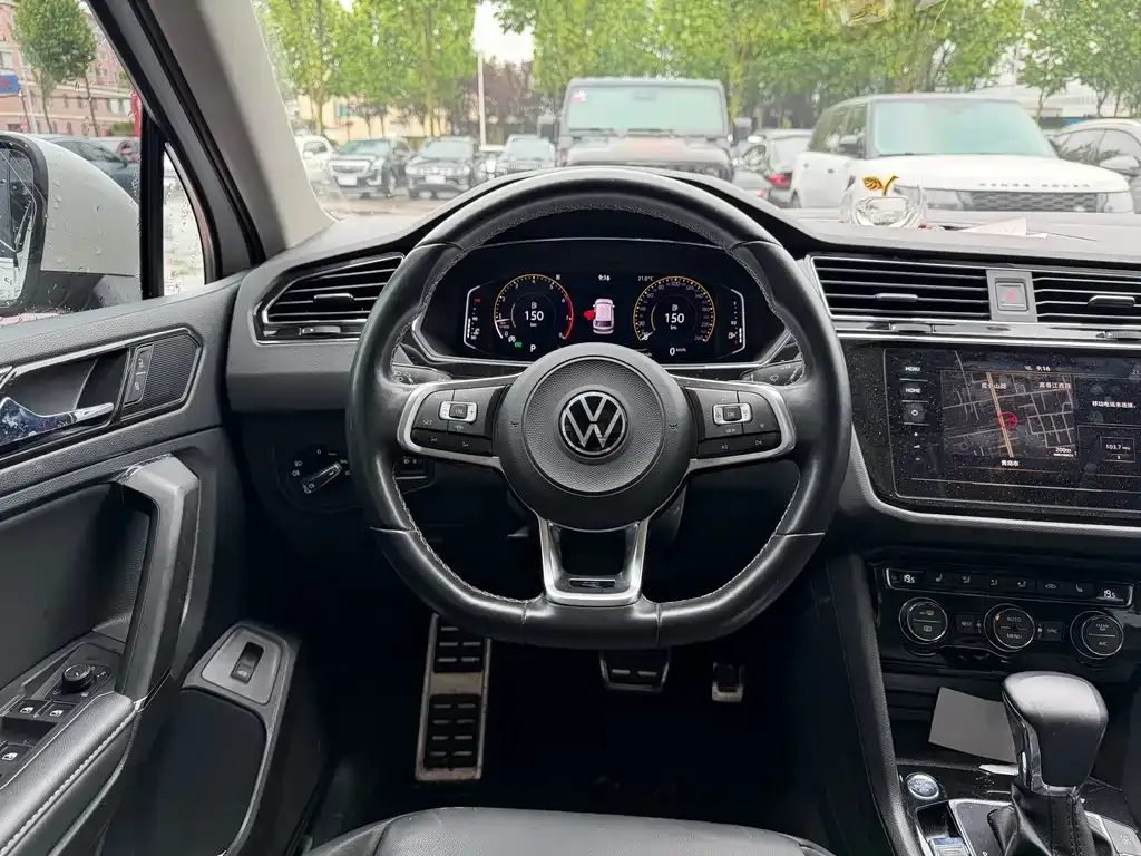 Volkswagen Tiguan L — фото 8