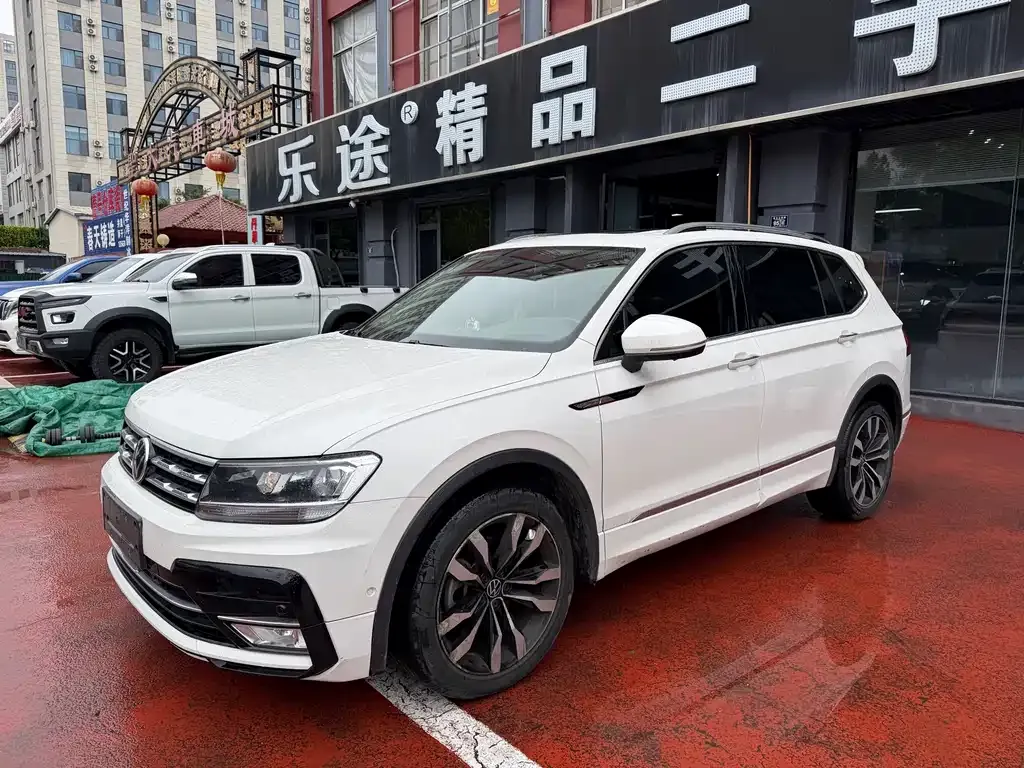Volkswagen Tiguan L — фото 5