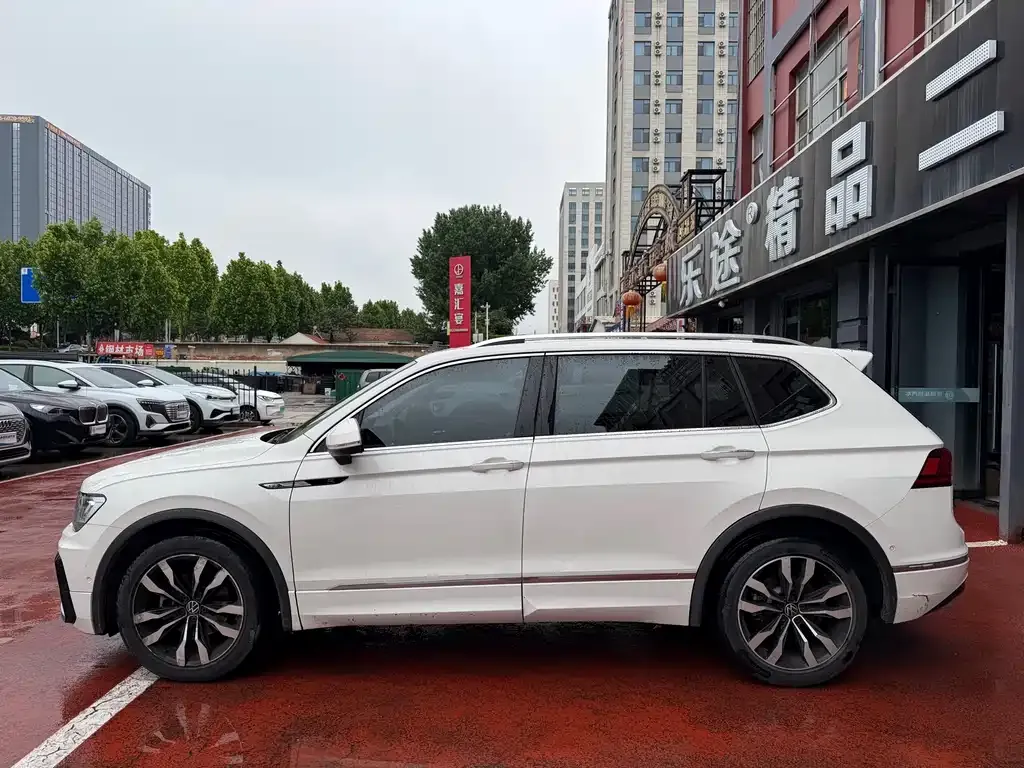 Volkswagen Tiguan L — фото 6