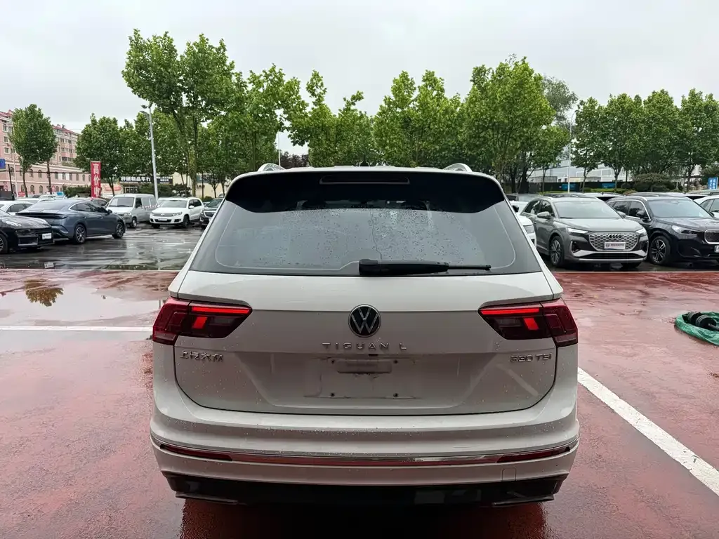 Volkswagen Tiguan L — фото 3