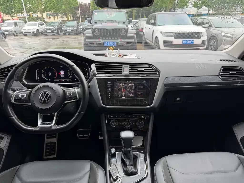 Volkswagen Tiguan L — фото 9