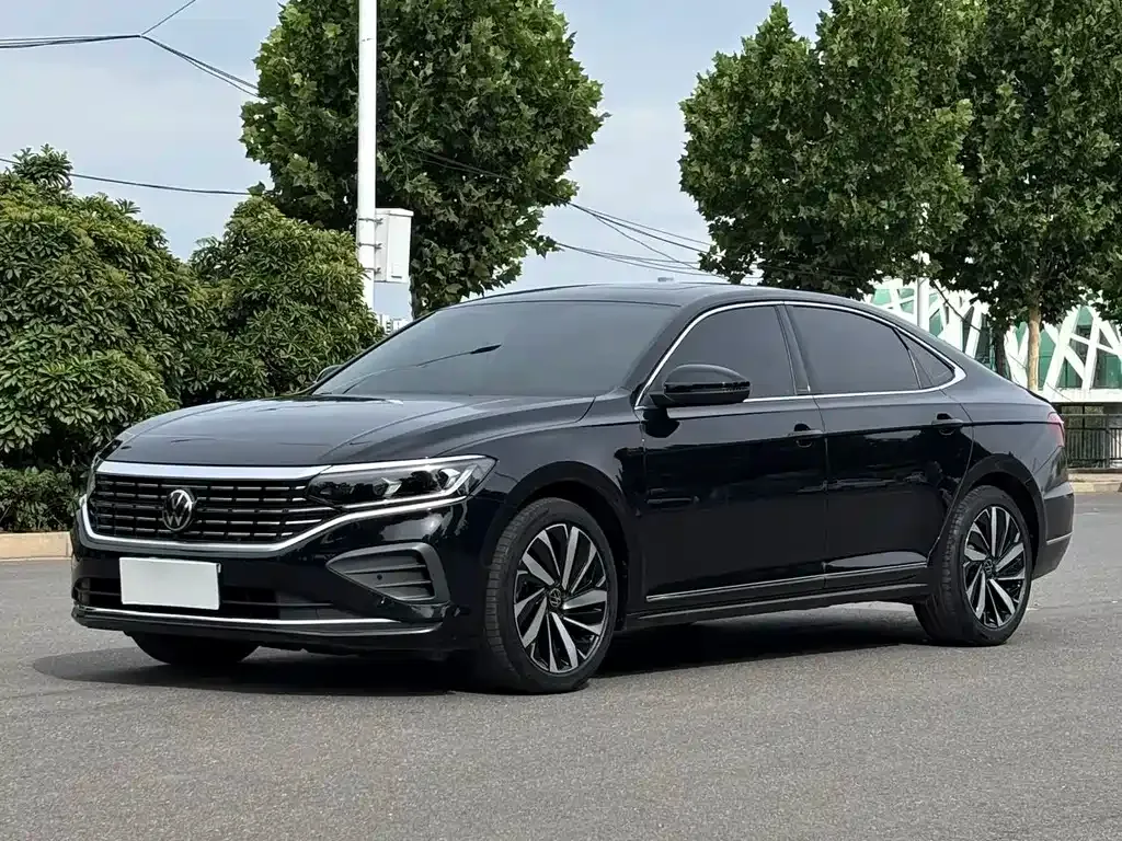 Volkswagen Passat — фото 1
