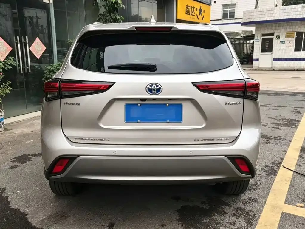 Toyota Highlander — фото 10