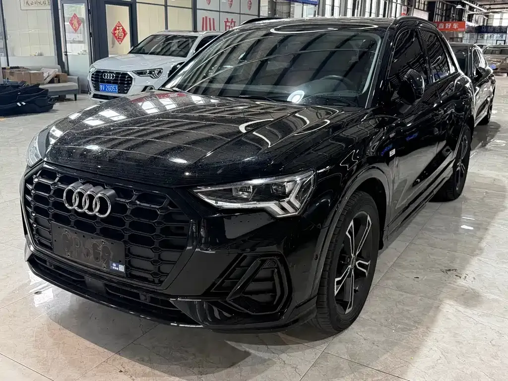 Audi Q3 — фото 1