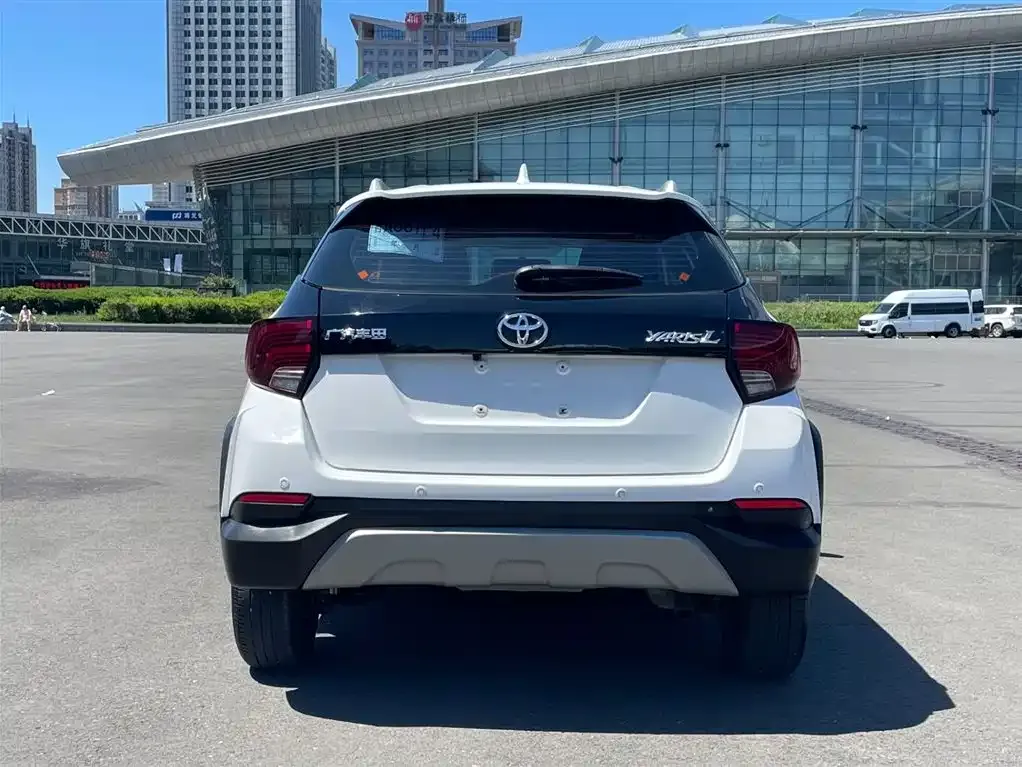 Toyota Yaris L — фото 8