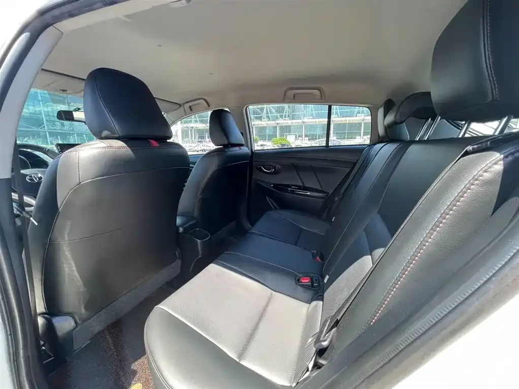 Toyota Yaris L — фото 2