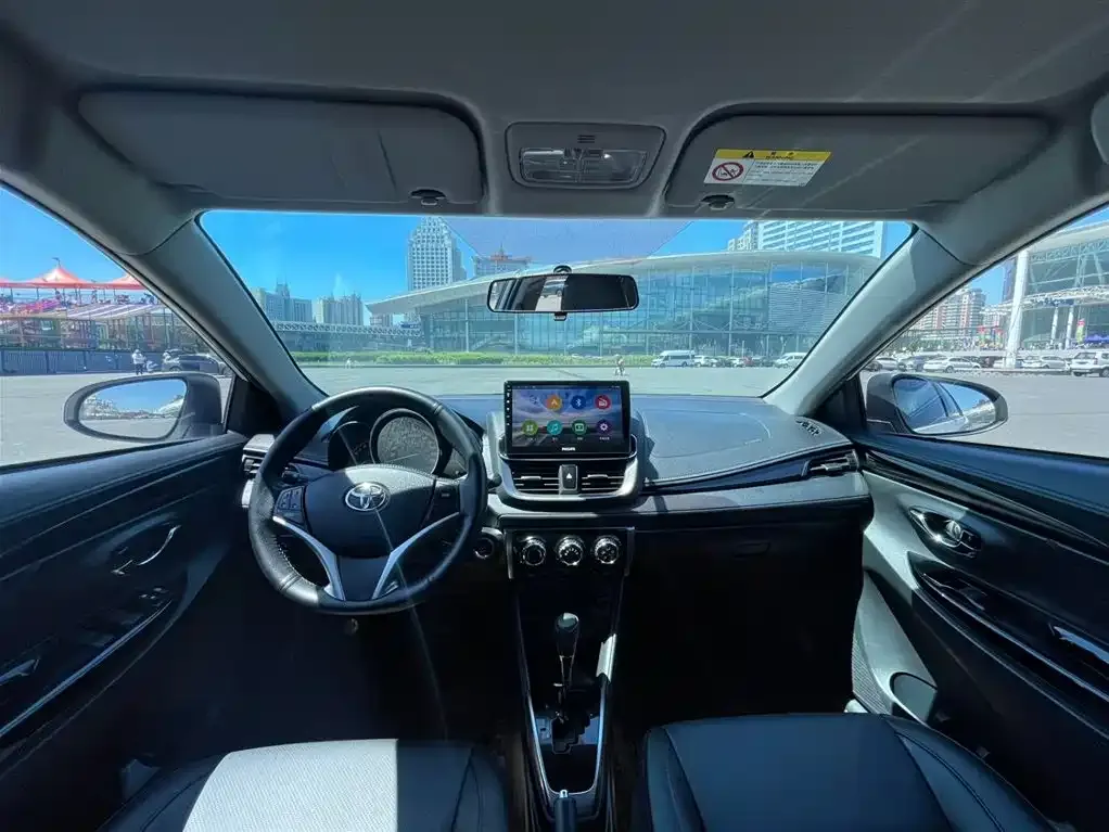 Toyota Yaris L — фото 3