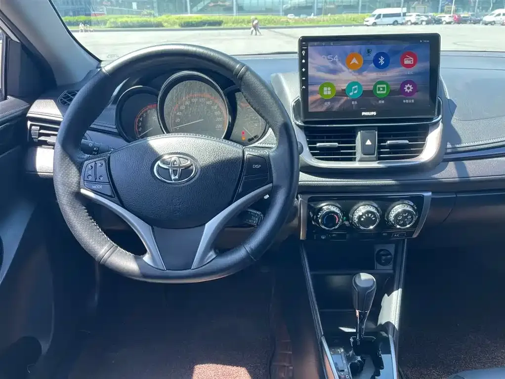 Toyota Yaris L — фото 6