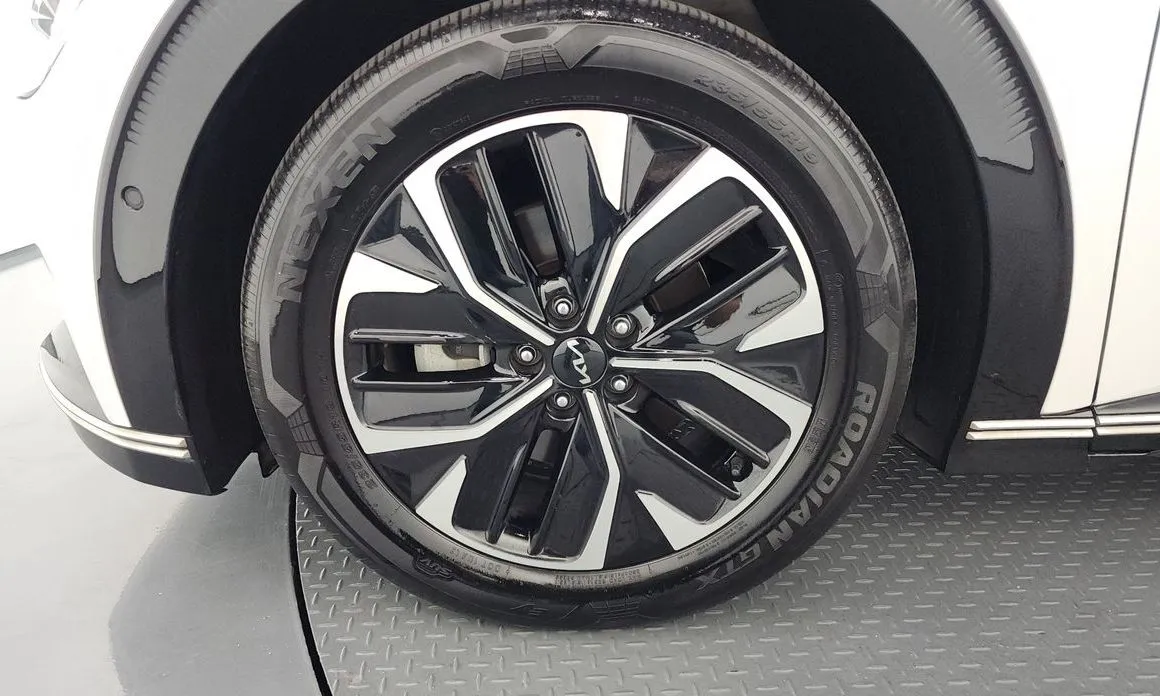 Kia EV6 — фото 9