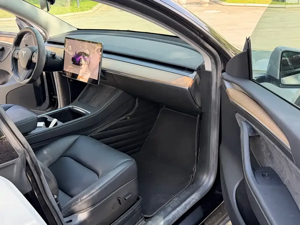 Tesla Model Y — фото 7