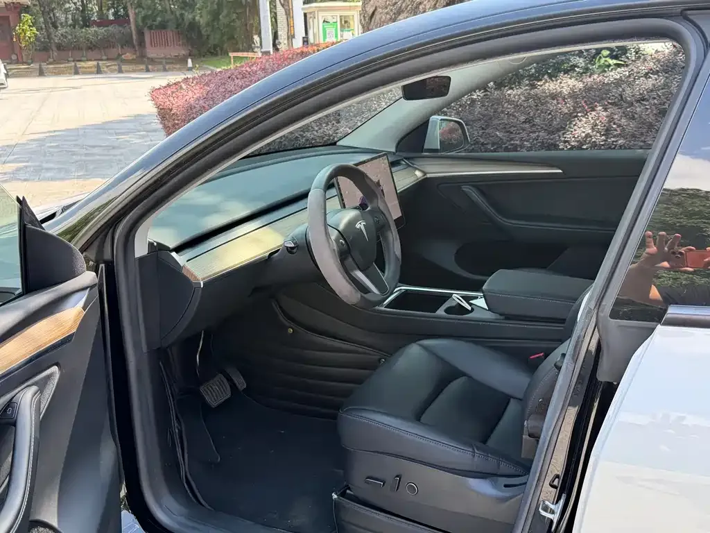 Tesla Model Y — фото 4