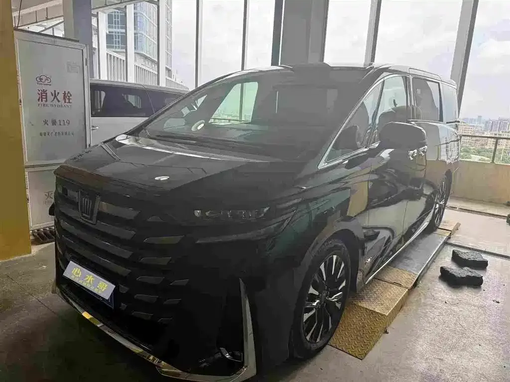 Toyota Vellfire — фото 5