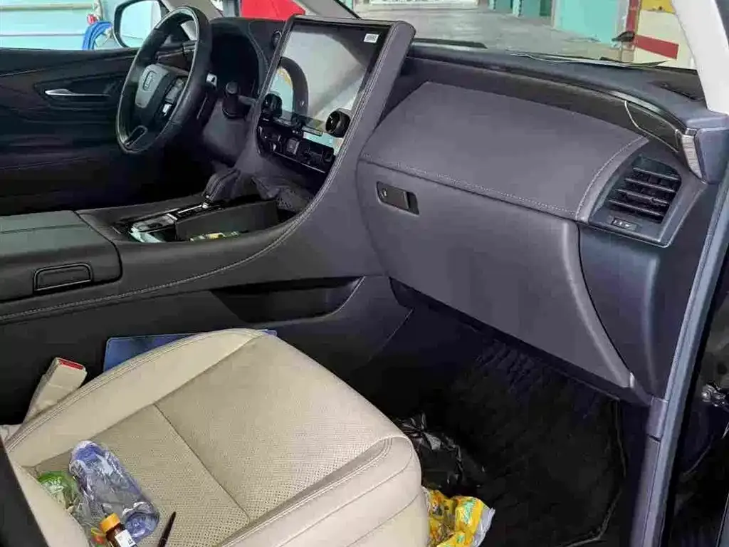 Toyota Vellfire — фото 9