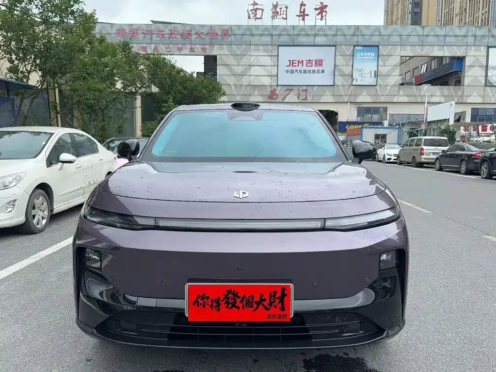 Leapmotor B10