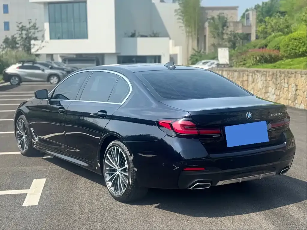 BMW 5 Series — фото 10