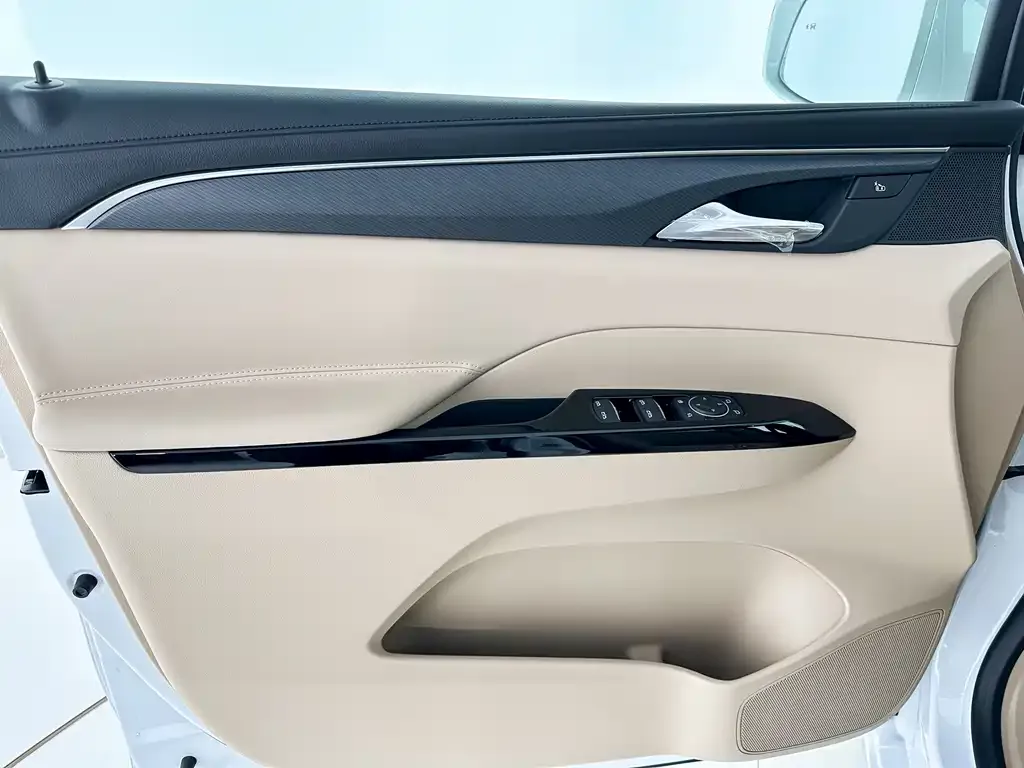 Buick GL8 Hybrid — фото 5