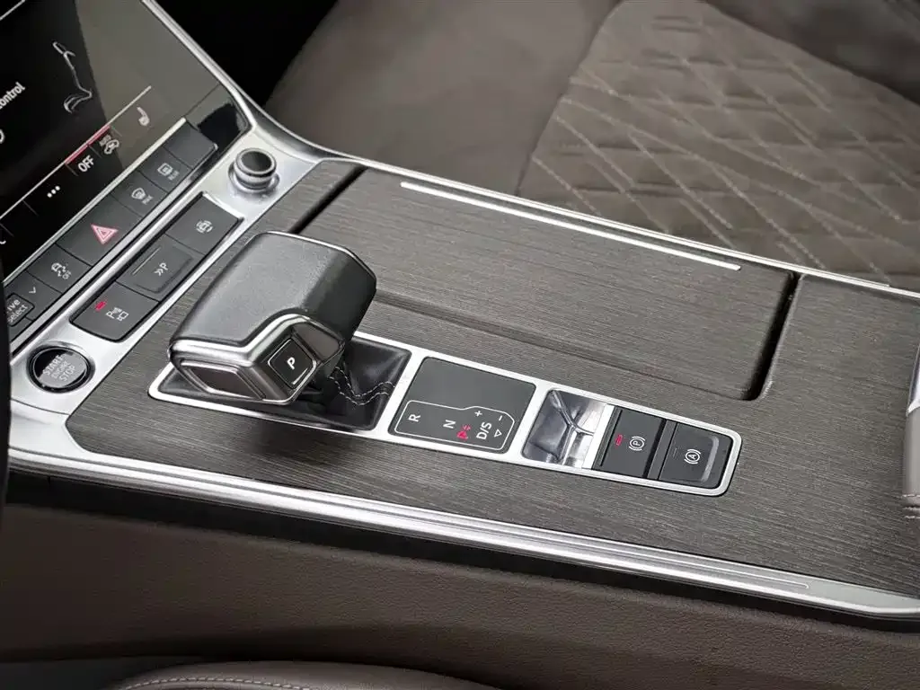 Audi A7L — фото 8
