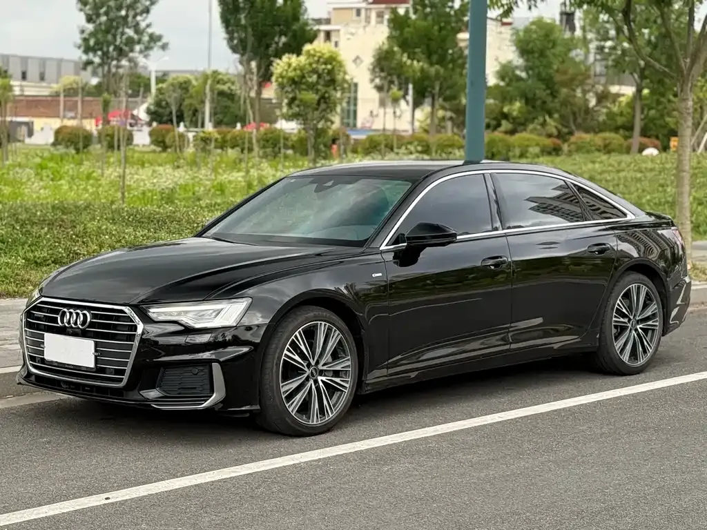 Audi A6L — фото 1