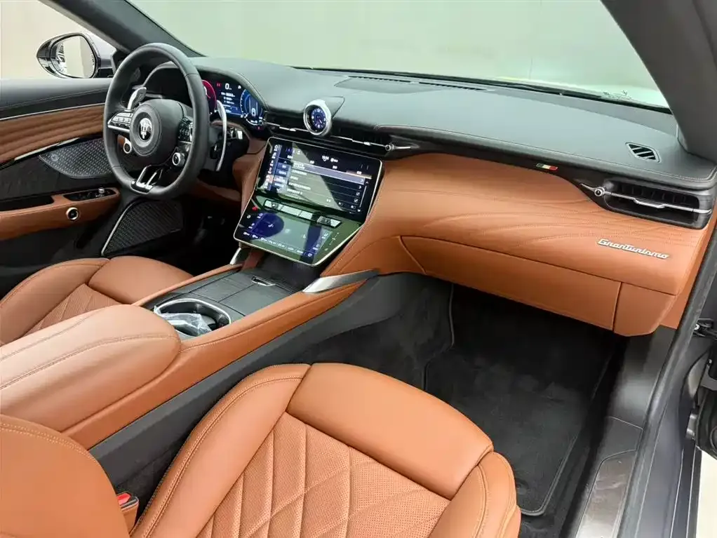 Maserati GranTurismo — фото 8