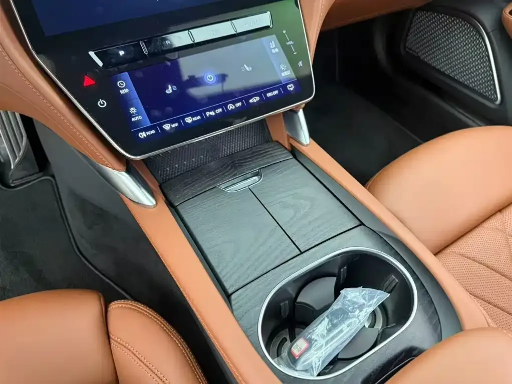 Maserati GranTurismo — фото 10