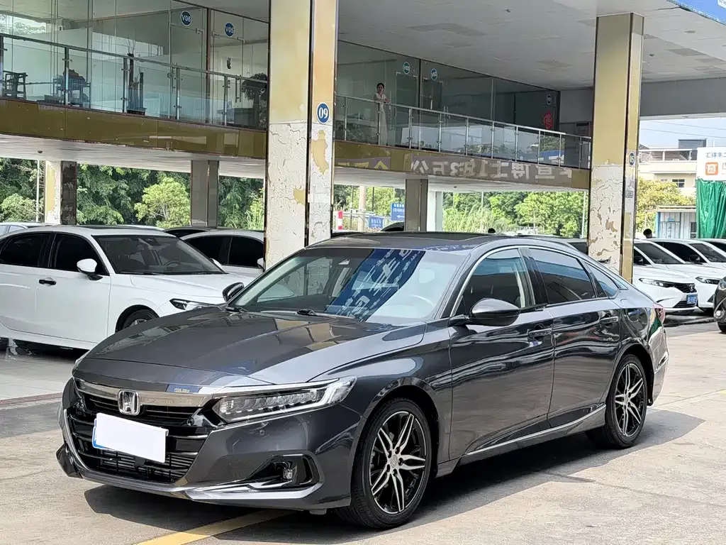 Honda Accord — фото 1