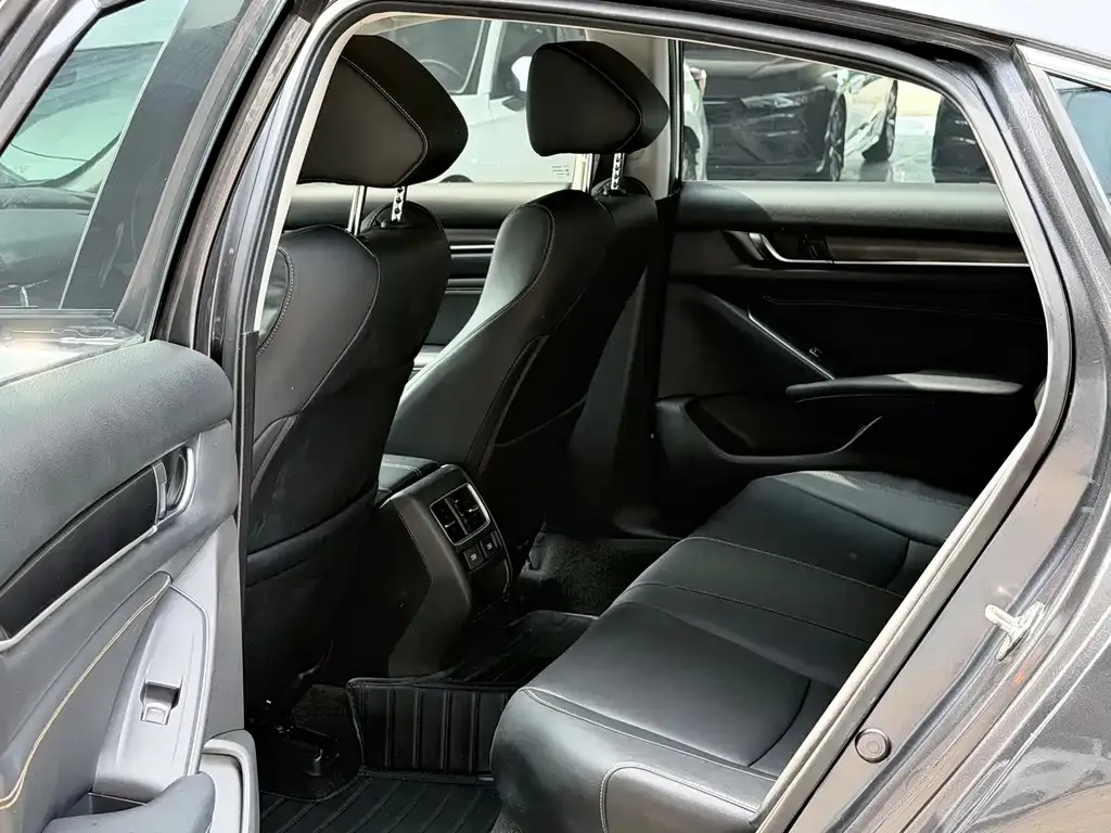 Honda Accord — фото 4