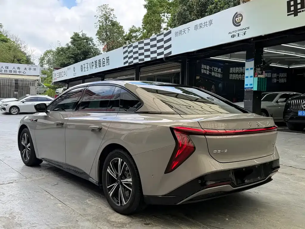 Hongqi EH7 2024 из CN, фото 5