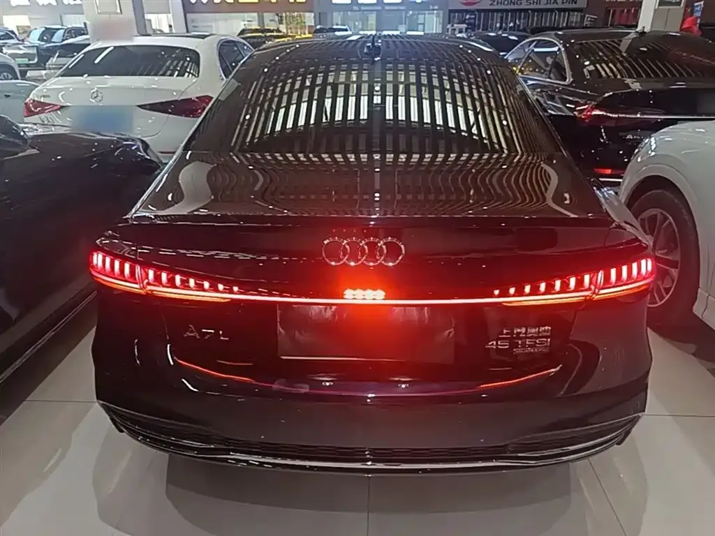Audi A7L — фото 8